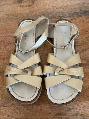 Saltwater Salt Water Original Gold Sandsls Size 5 US 7